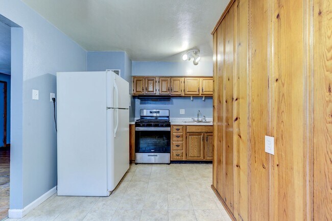 Building Photo - 3-Bedroom Home with Hardwood Floors & Fenced Yard in St. Louis