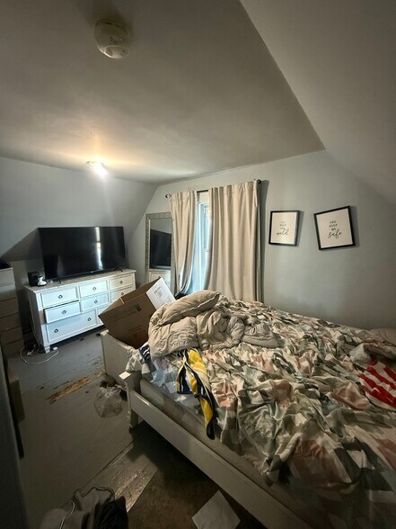 Building Photo - 509 Medford St