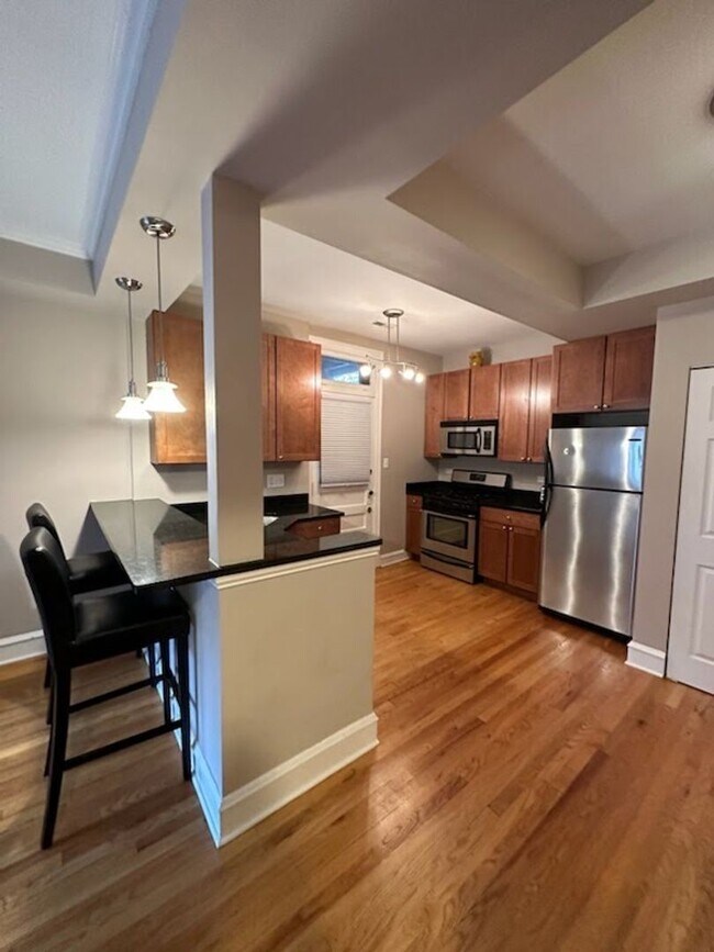 Building Photo - Oak Park Apartment!