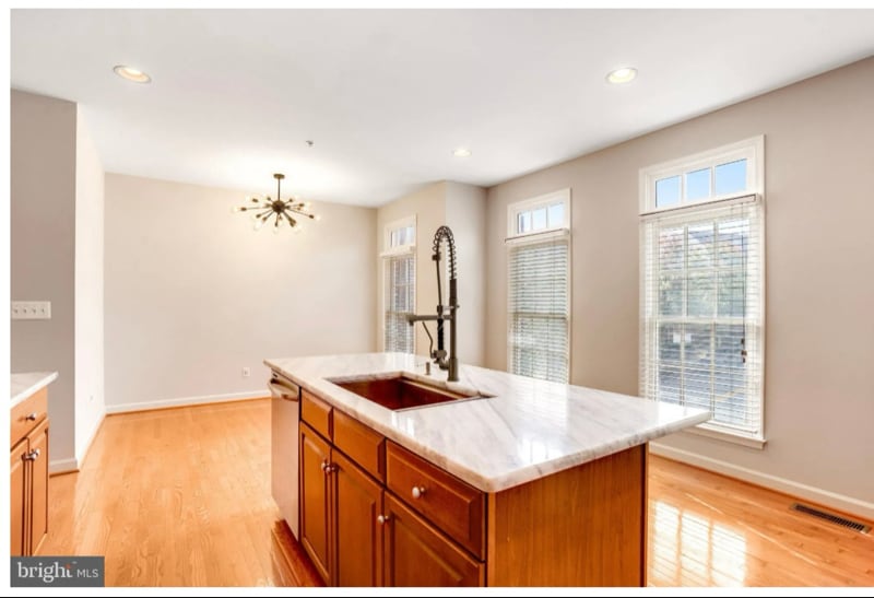 Building Photo - 213 Oak Knoll Terrace