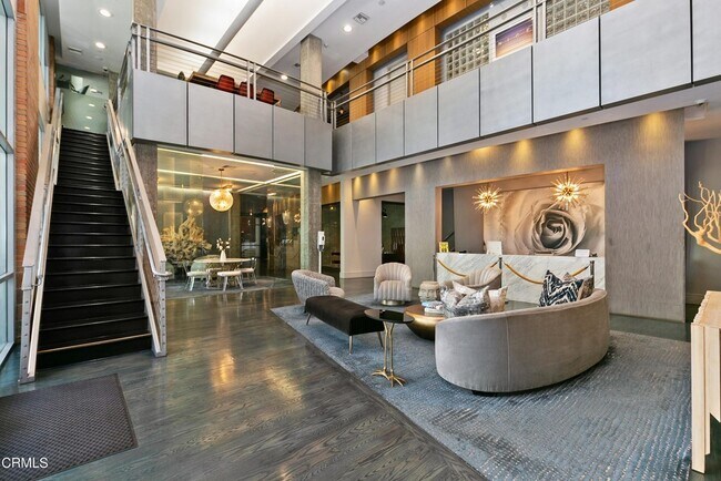 Building Photo - 840 E Green St