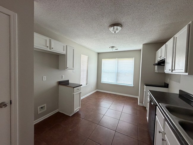 Building Photo - 3BR/2BA Memphis Rental with High Ceilings, Hardwood Floors & Fenced Yard
