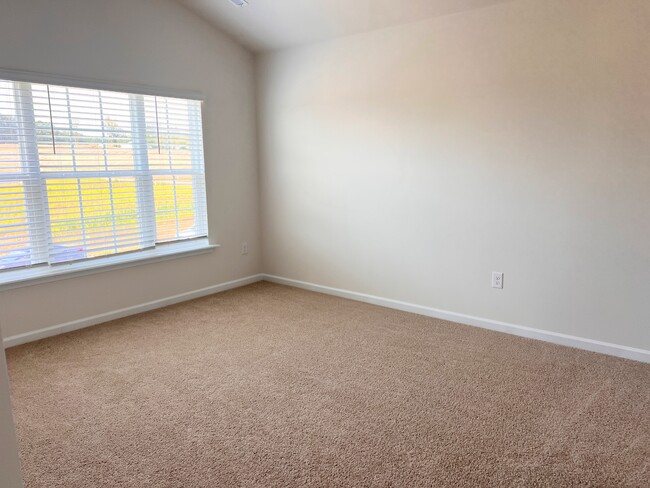 Building Photo - 455 David Hl Dr