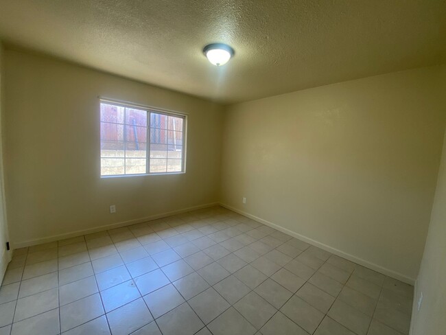 Building Photo - New B AV T 15466