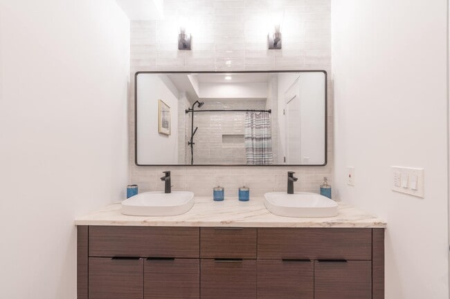 Building Photo - 103 17th St SE