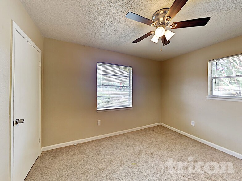 Building Photo - 1308 E Timberview Ln