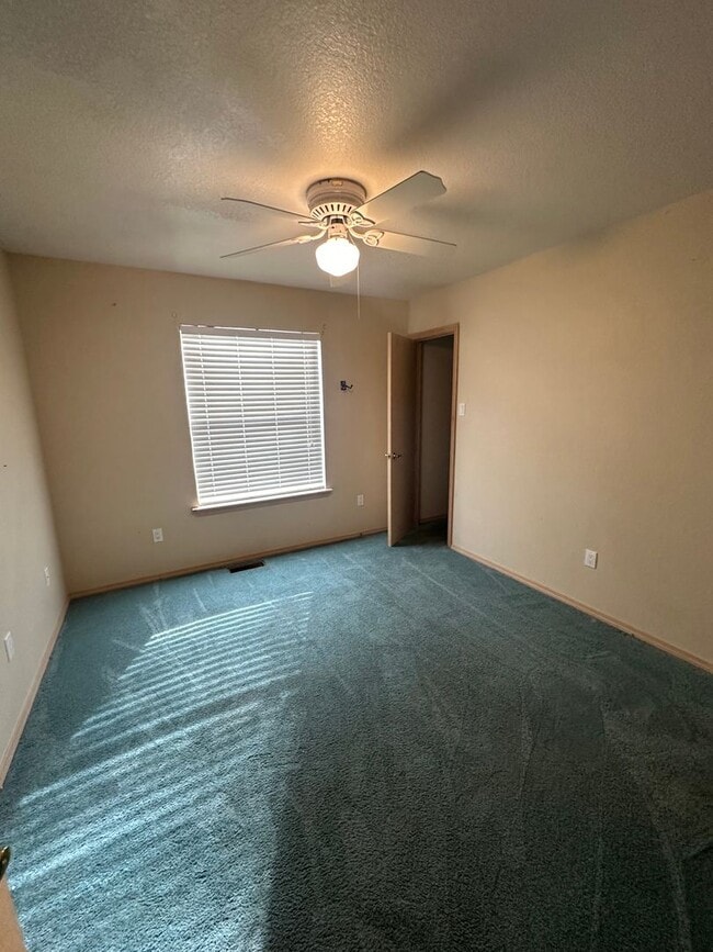 Building Photo - Spacious 3 Bed Home with Pool & Hot Tub!