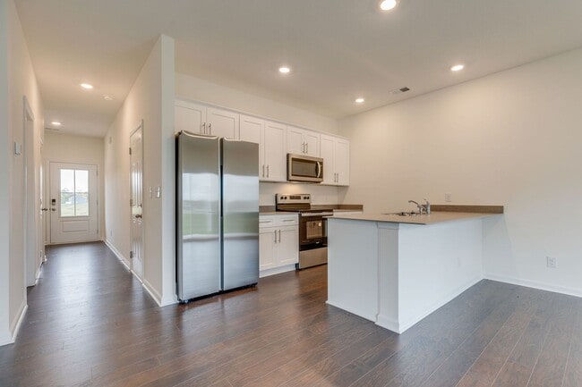 Building Photo - New 3BR Townhome in Saylor’s Place – Modern Finishes & Prime Jonesborough Location