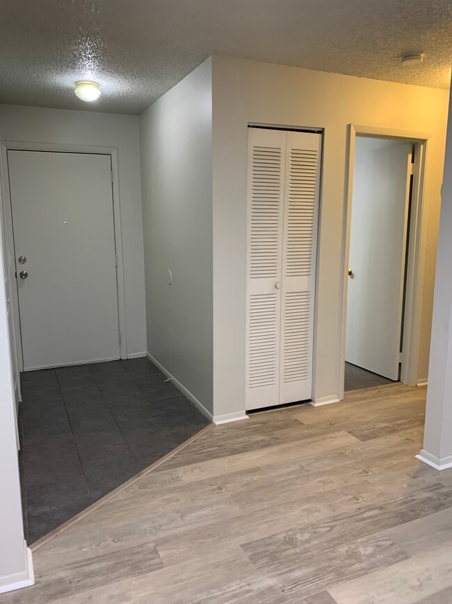 Building Photo - 658 Kenwick Cir