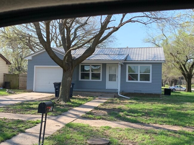 Primary Photo - 1525 Park Ave