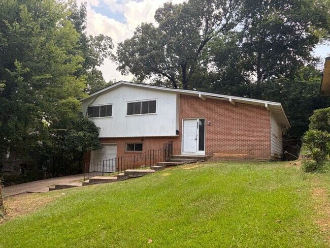Building Photo - 3425 Sunset Dr