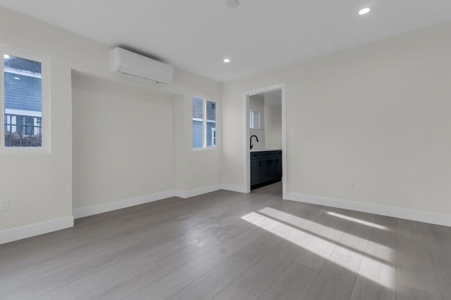 Building Photo - 4059 Denker Ave