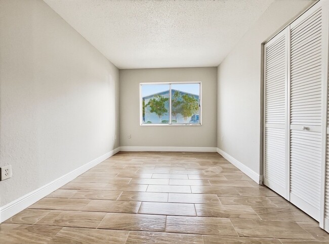 Building Photo - 2/2 Condo in Millenium Palms