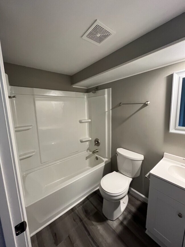 Building Photo - 740 W Wood St