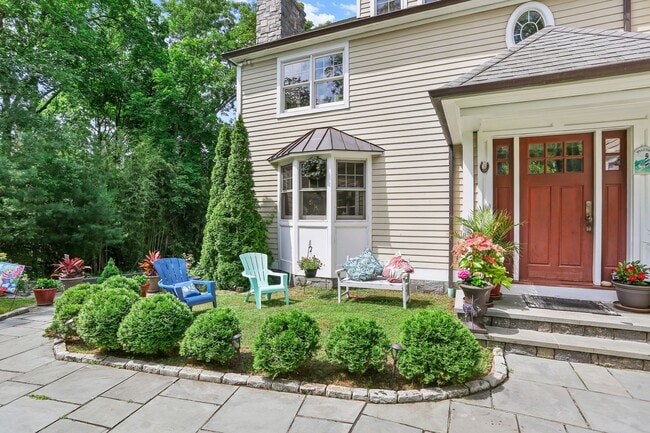 Building Photo - 80 Brookside Dr