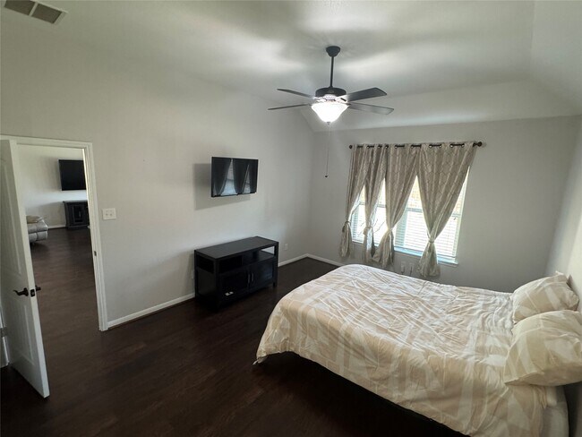 Building Photo - 5310 Royal Press Dr