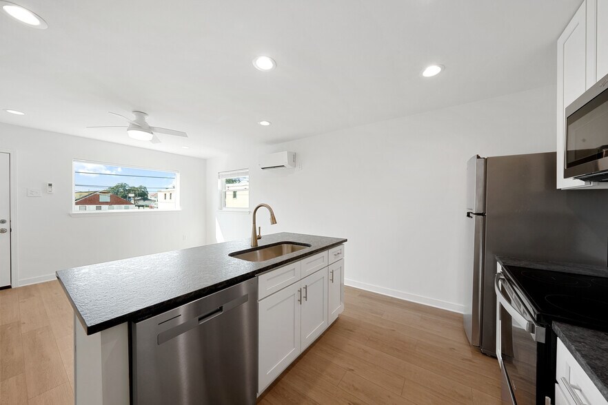 Building Photo - 2927 Nicholson Dr