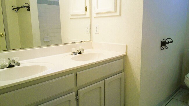 Building Photo - Gorgeous Single Level Westside Home With R...