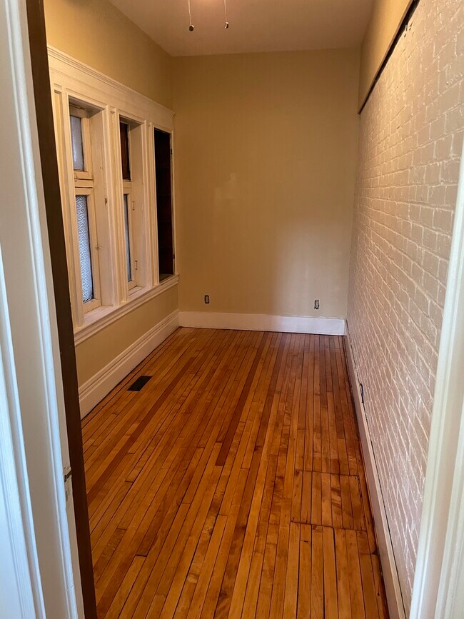 Office/Den - 471 Virginia St