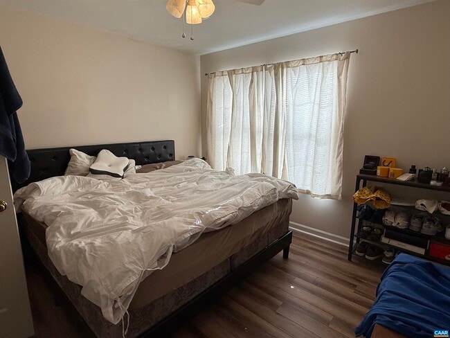 Building Photo - 121 Birdwood Ct