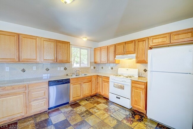 Building Photo - 3990 E Syracuse Dr