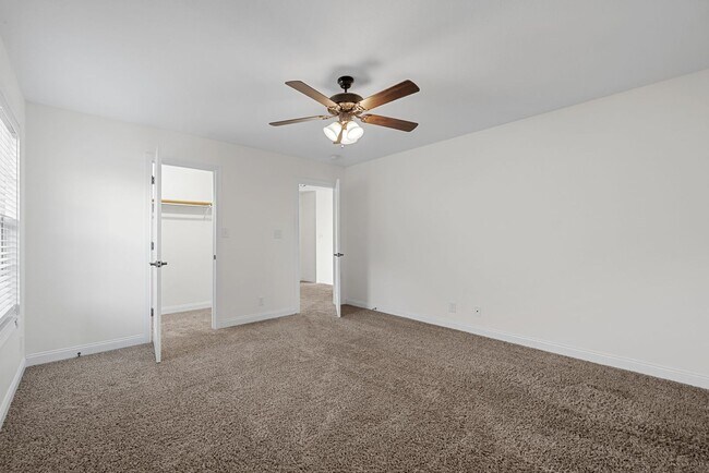 Building Photo - Pet Friendly Four Bedroom with Bonus!