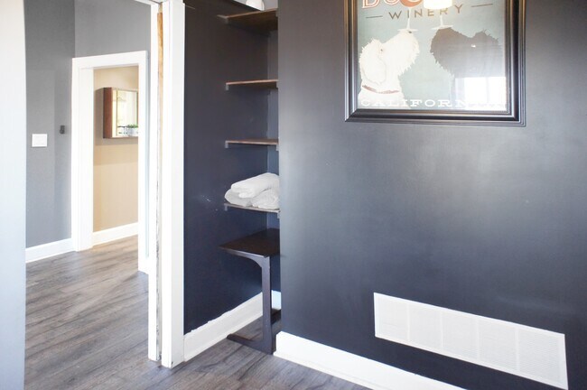 Building Photo - 230 E 9th St