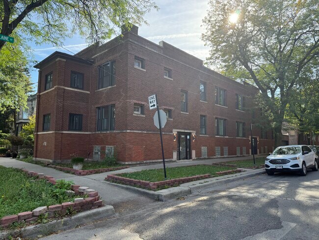 Building Photo - 3801 W Belle Plaine Ave
