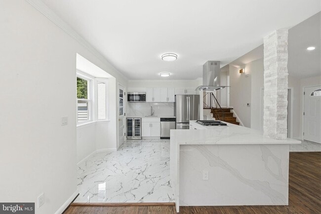 Building Photo - 9831 Singleton Dr