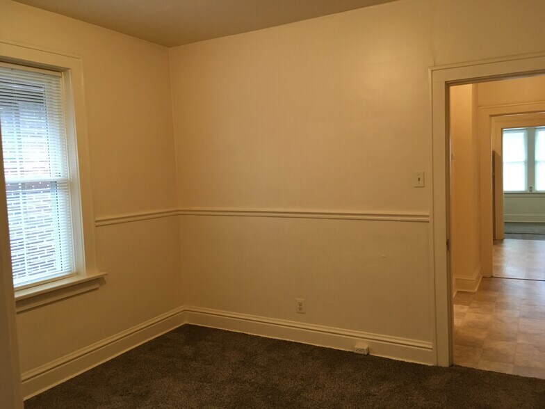 Bedroom/Office 12 x 11 - 4973 Tholozan Ave