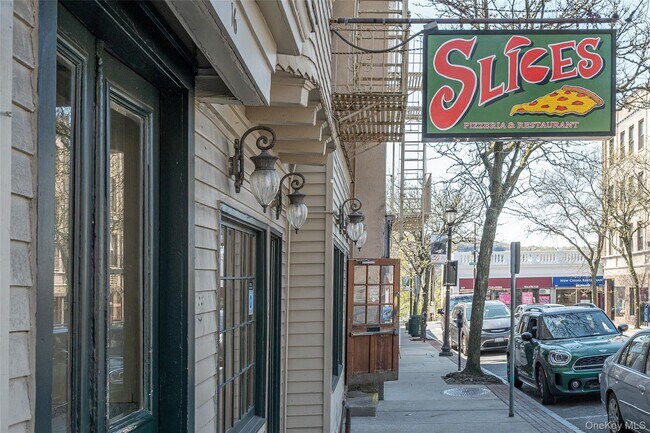 Building Photo - 548 Warburton Ave