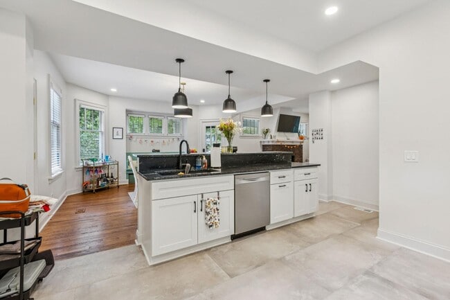 Building Photo - 501 N 41st Ave