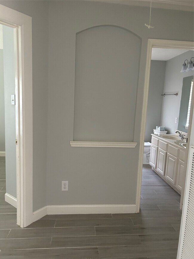 Building Photo - 18419 Autumn Park Dr