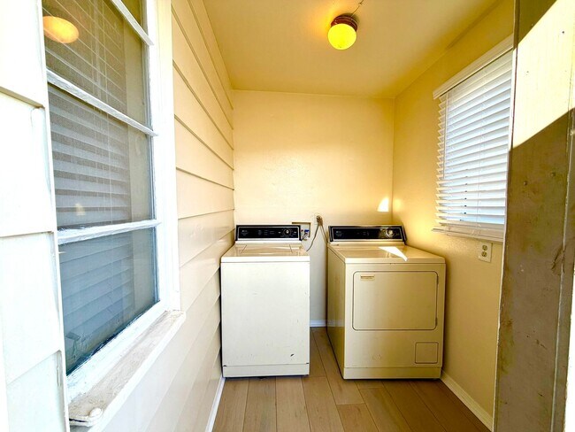 Building Photo - Palladian - S. Elman Street