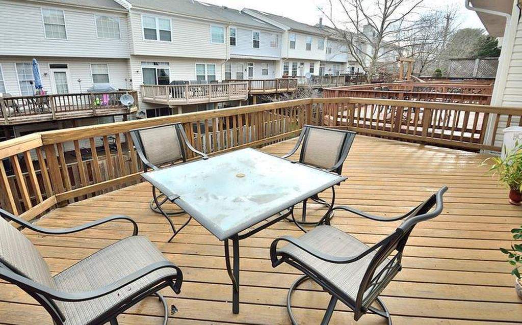 Private deck - 14614 Stream Pond Dr
