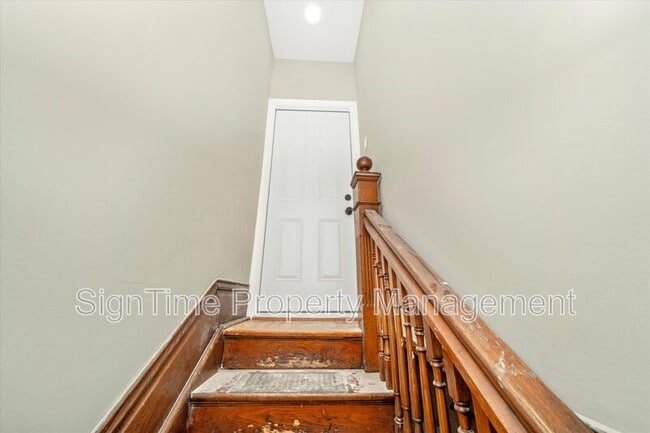 Building Photo - 25 Wayside Ave