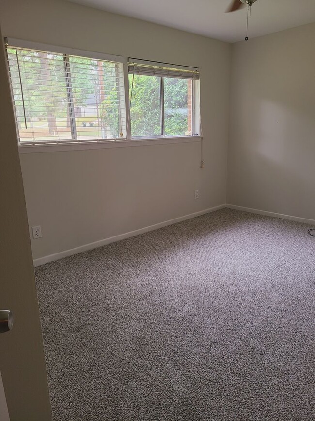 Building Photo - 3 Bedroom Mid-Century Rental