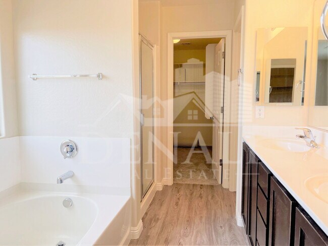Building Photo - 7826 S Peppertree Dr