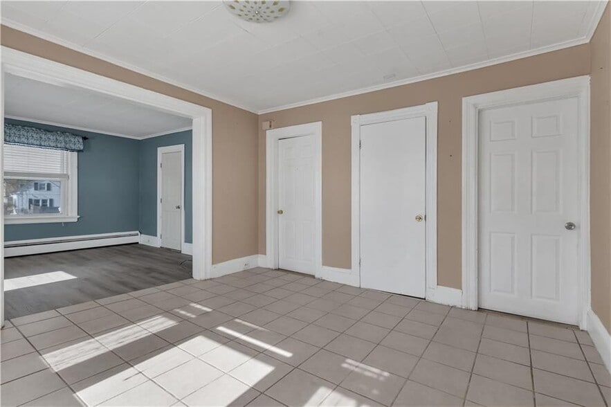 Building Photo - 1070 Main St