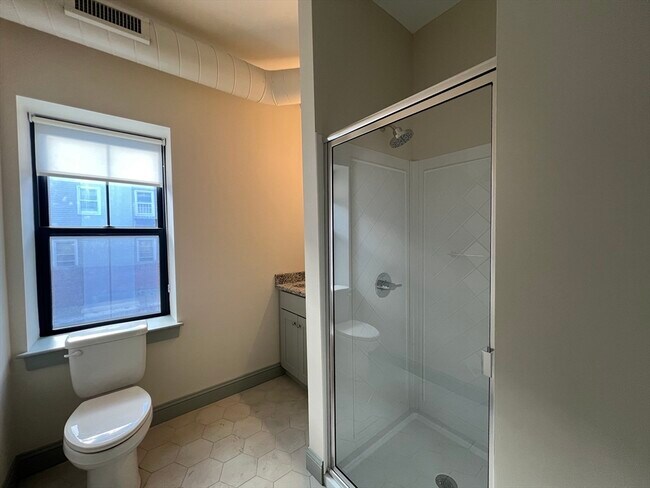 Building Photo - 160 Seabury St