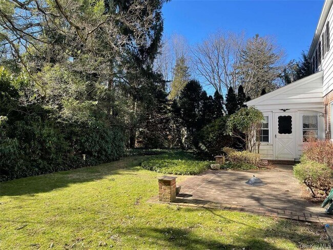 Building Photo - 106 Trumbull Rd