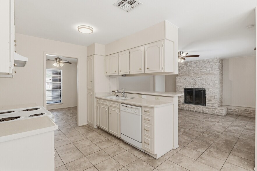 Building Photo - 5922 Moon Dance St