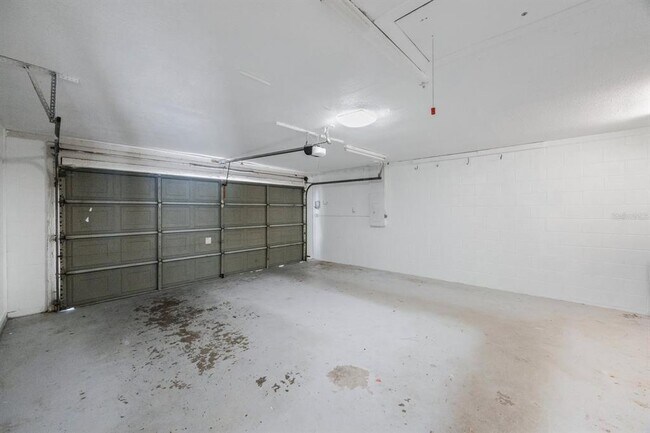 Building Photo - 16132 Country Crossing Dr