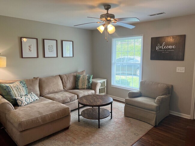 Building Photo - 3 bedroom/1 bathroom home in Central, SC