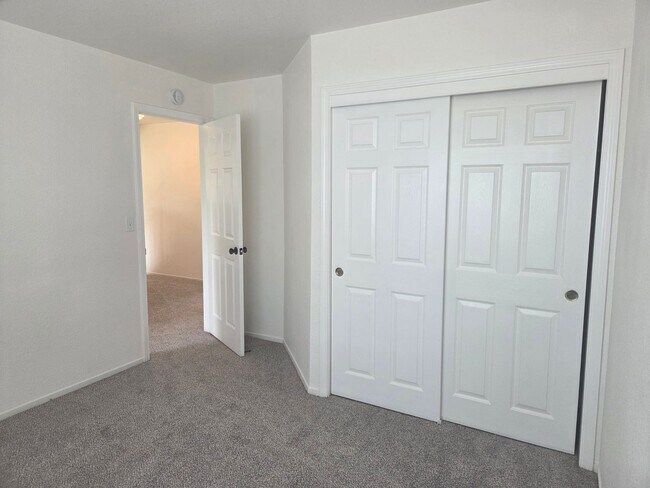 Building Photo - 745 Monte Carlo Dr