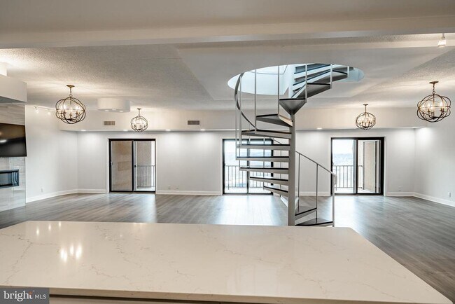 Building Photo - 21510 Valley Forge Cir