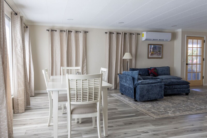 Building Photo - 1010 Palm Canyon Dr