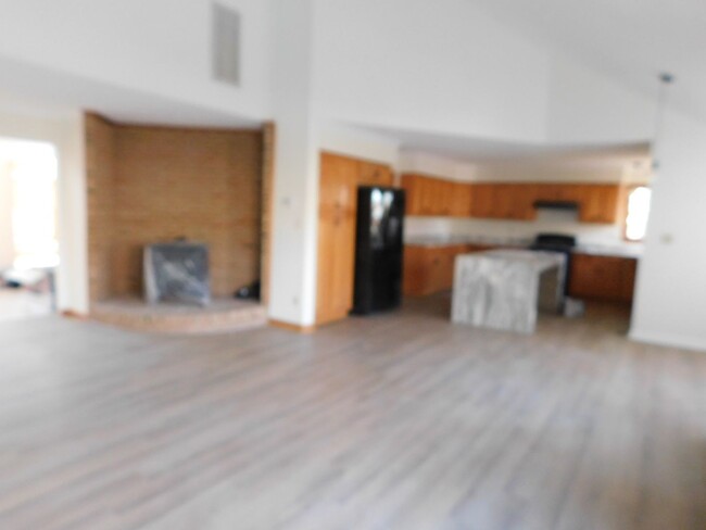 Building Photo - 3 bedroom 2.5 bathroom in Forrest Park Sub...