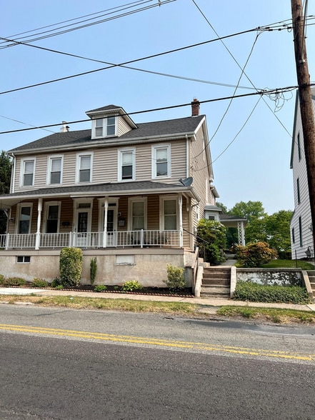 Building Photo - 337 Bridge St
