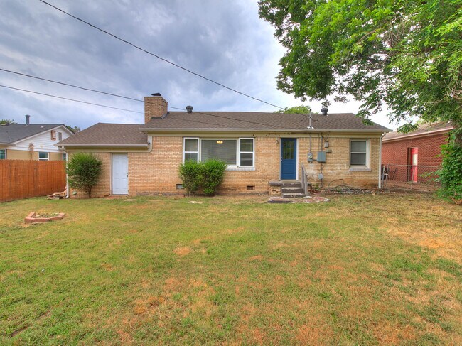 Building Photo - 1414 Oxford Way